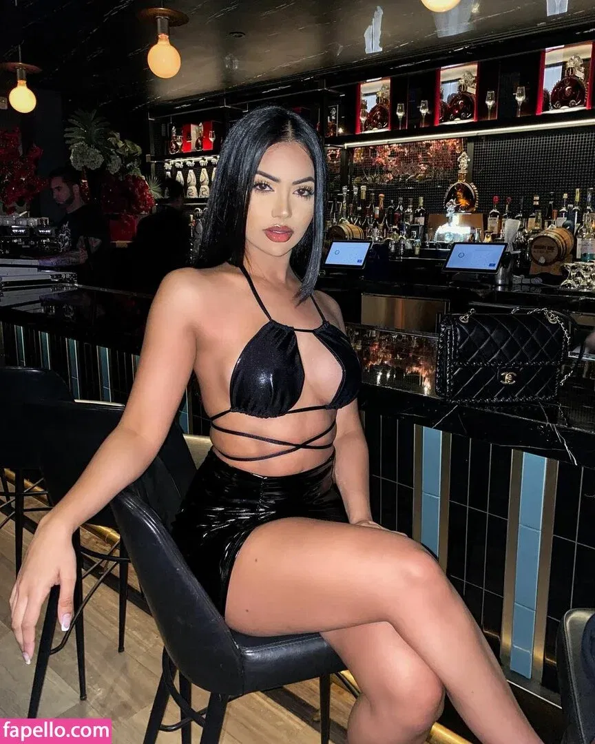 Aneeqa Farid Onlyfans Photo Gallery 