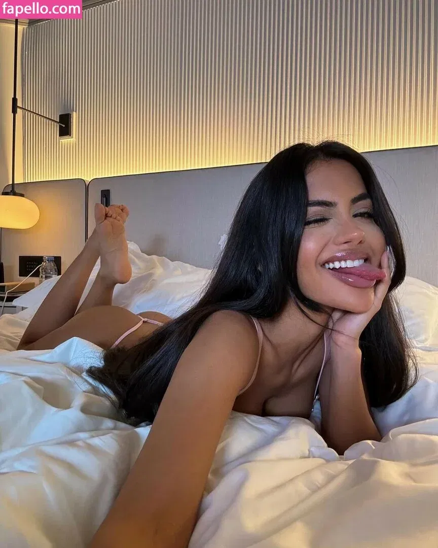 Aneeqa Farid Onlyfans Photo Gallery 