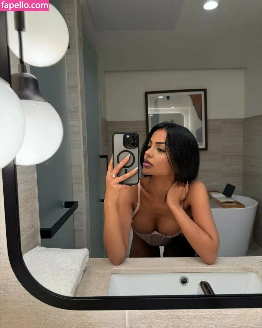 Aneeqa Farid Onlyfans Photo Gallery 