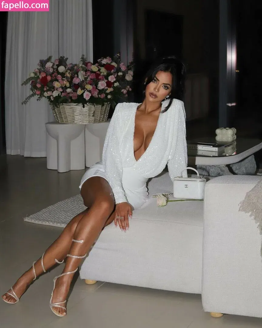 Aneeqa Farid Onlyfans Photo Gallery 