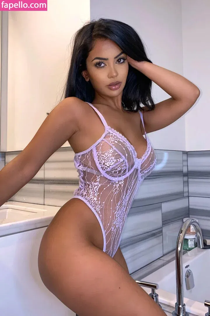 Aneeqa Farid Onlyfans Photo Gallery 