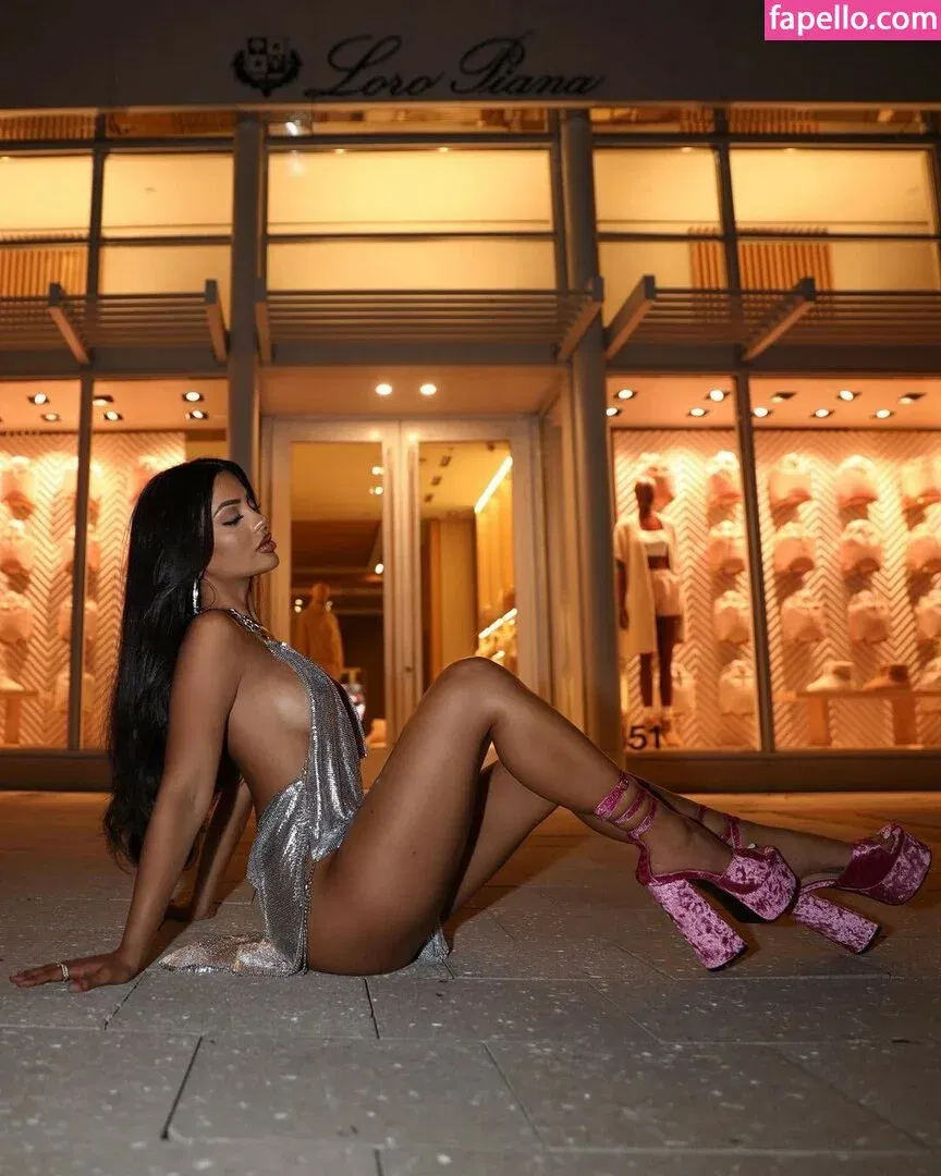 Aneeqa Farid Onlyfans Photo Gallery 