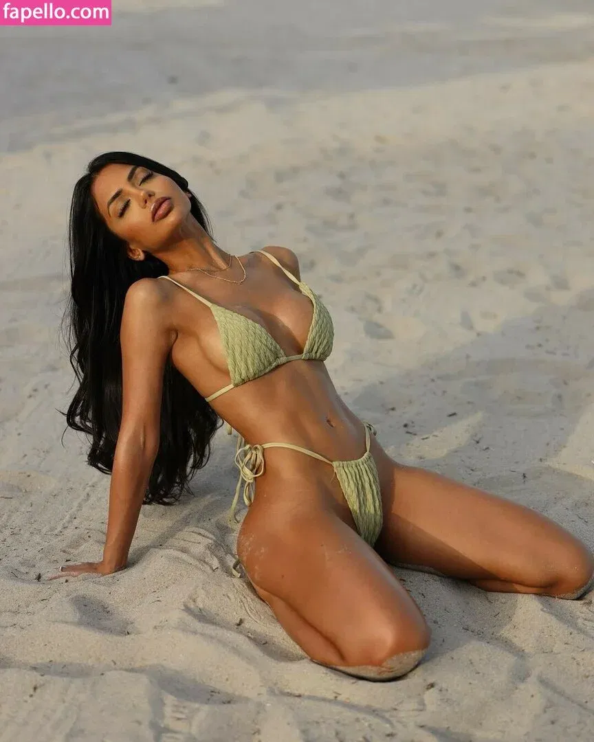 Aneeqa Farid Onlyfans Photo Gallery 