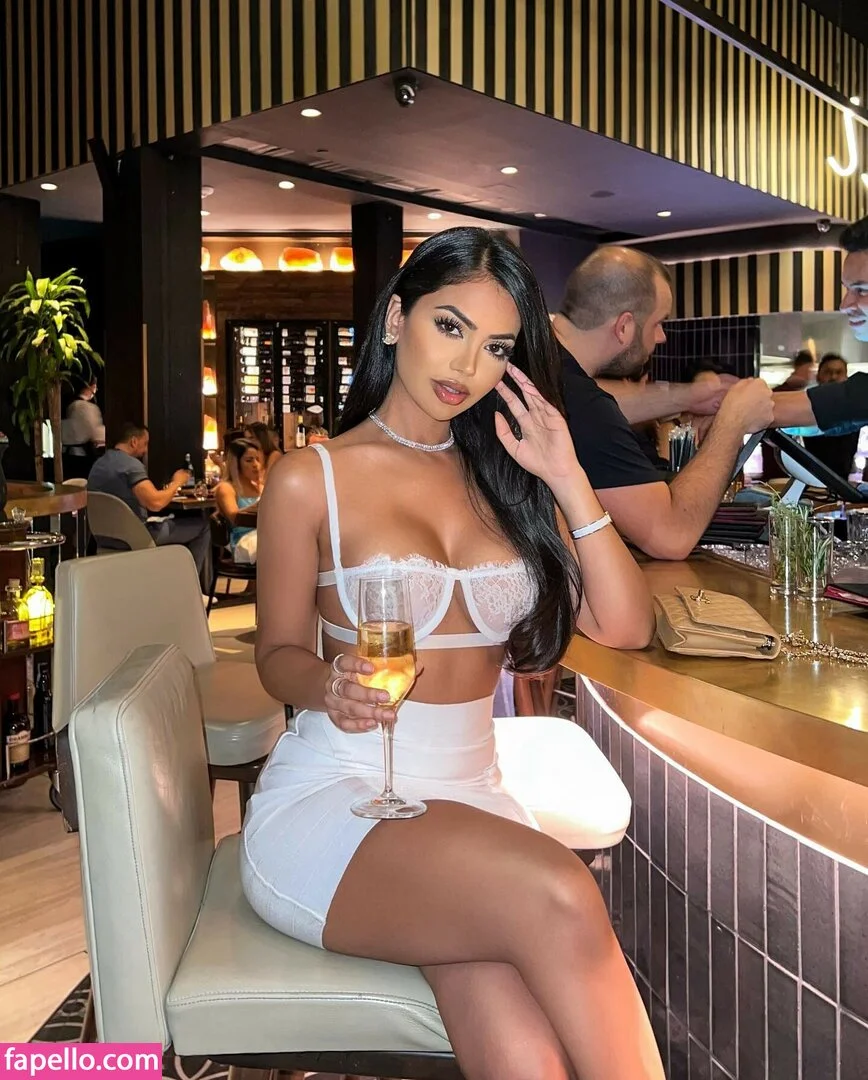 Aneeqa Farid Onlyfans Photo Gallery 