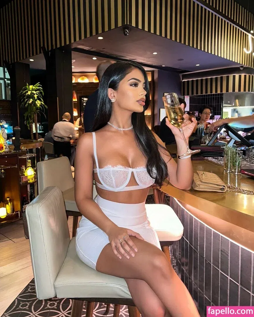 Aneeqa Farid Onlyfans Photo Gallery 