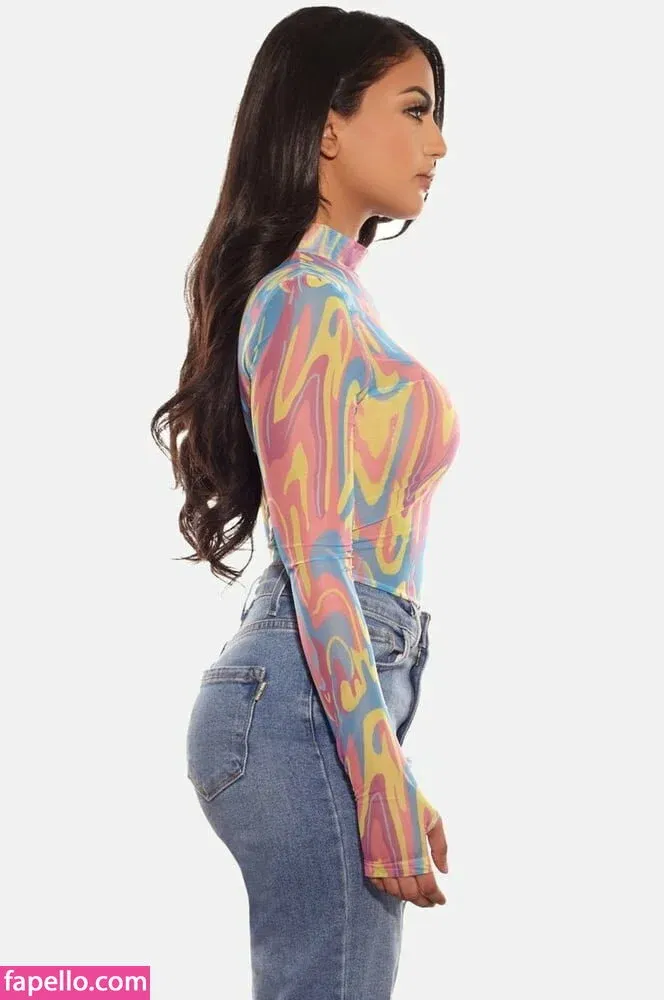 Aneeqa Farid Onlyfans Photo Gallery 