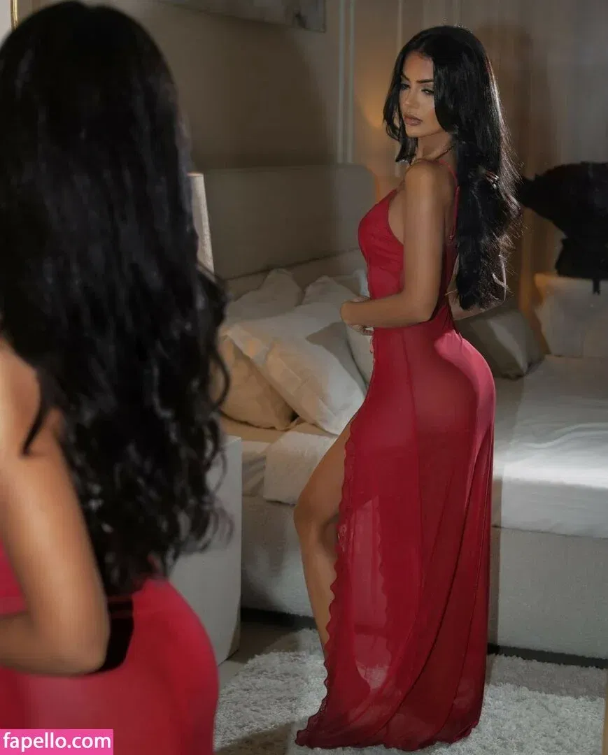 Aneeqa Farid Onlyfans Photo Gallery 