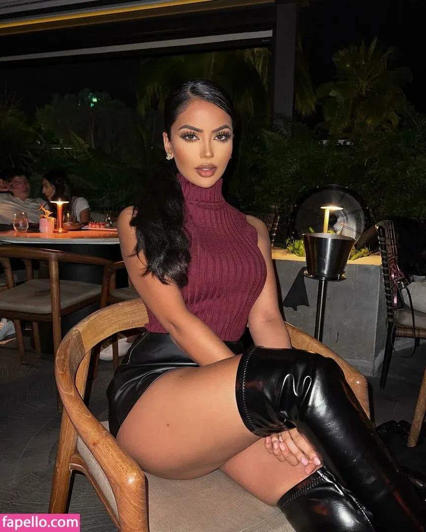 Aneeqa Farid Onlyfans Photo Gallery 