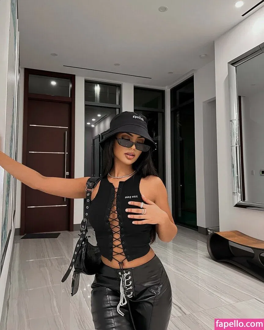 Aneeqa Farid Onlyfans Photo Gallery 