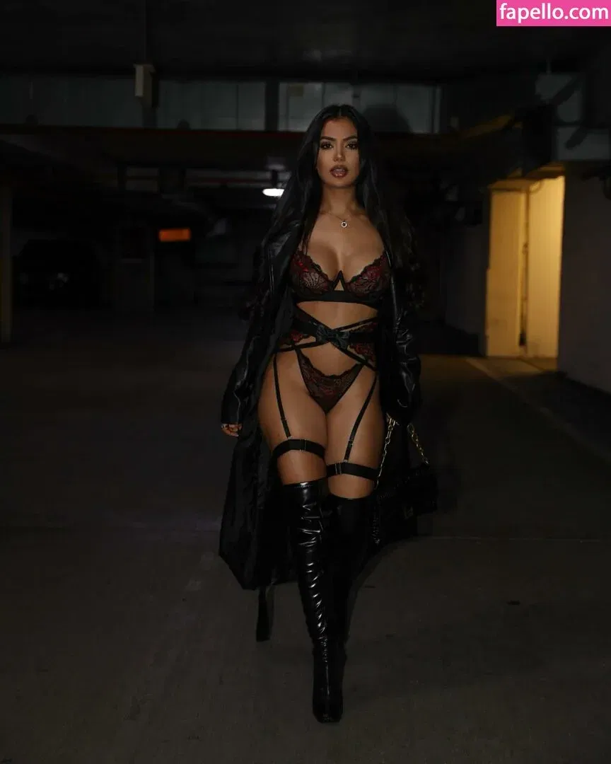 Aneeqa Farid Onlyfans Photo Gallery 