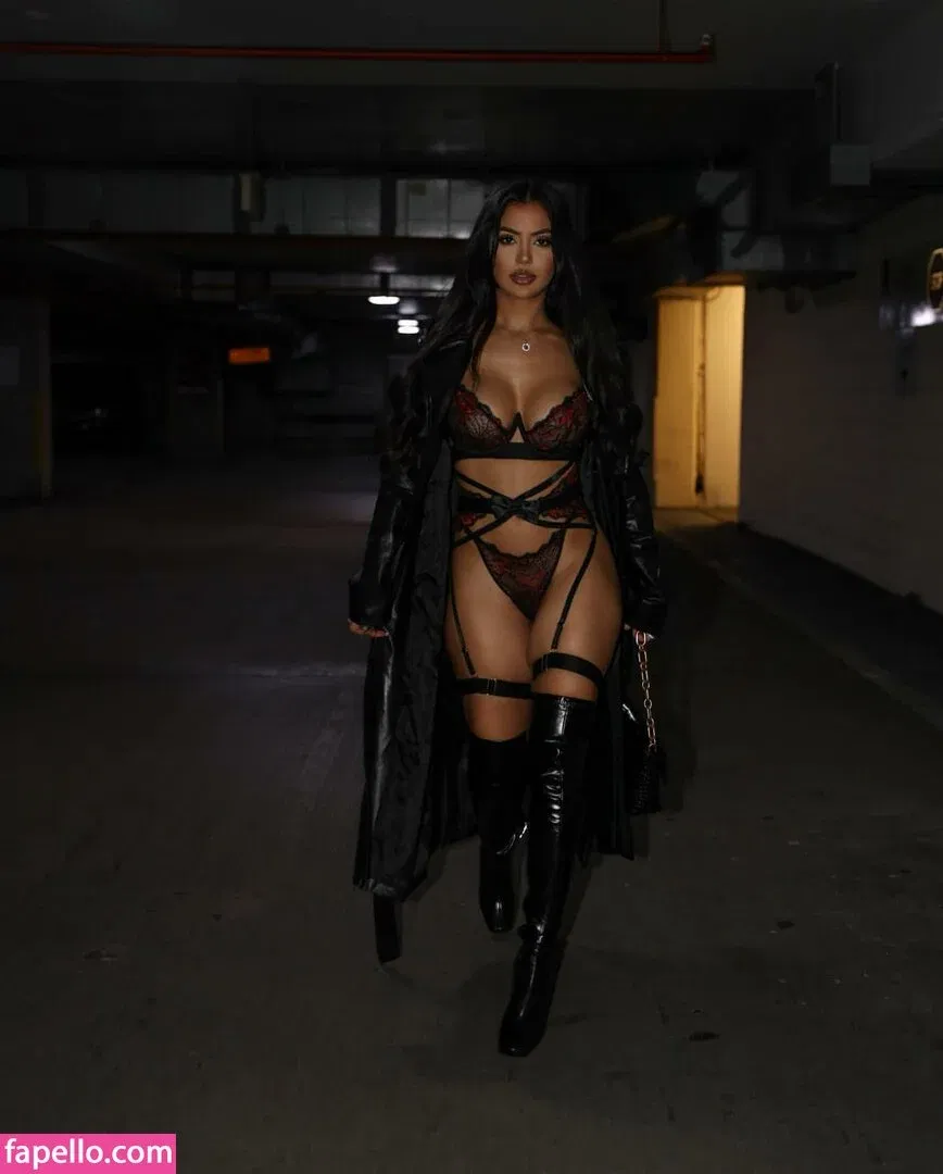 Aneeqa Farid Onlyfans Photo Gallery 