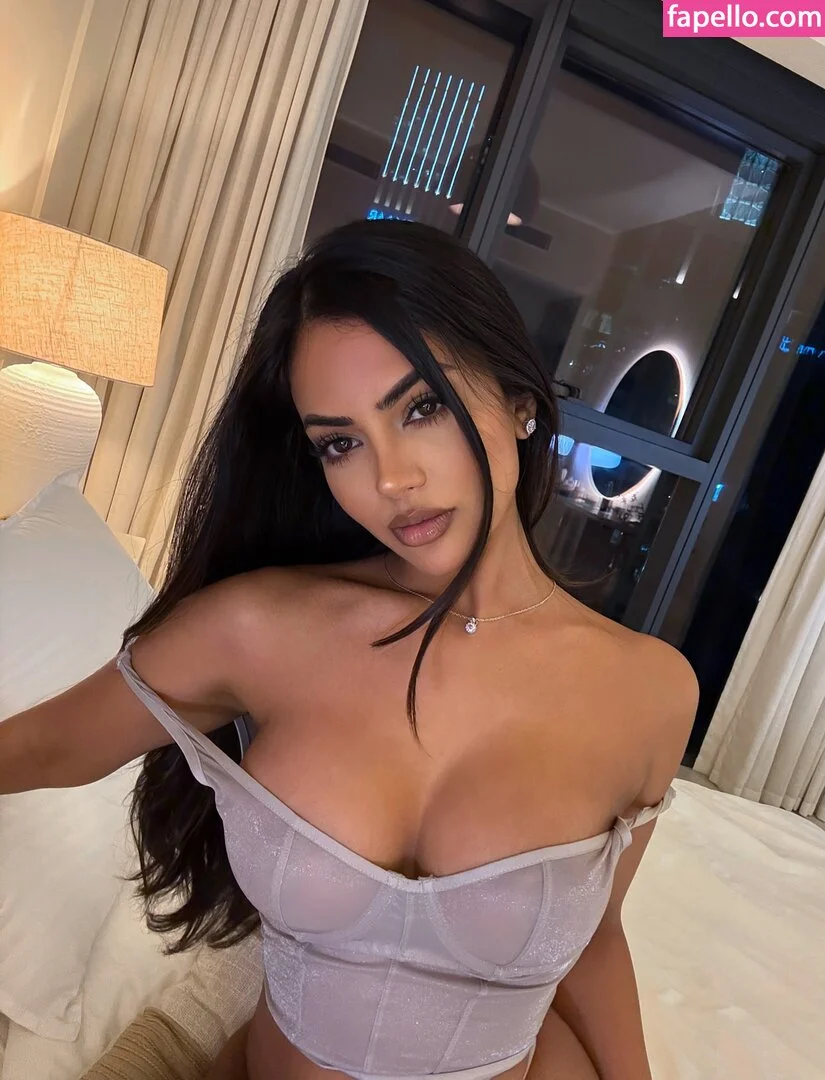 Aneeqa Farid Onlyfans Photo Gallery 