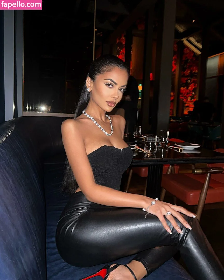 Aneeqa Farid Onlyfans Photo Gallery 