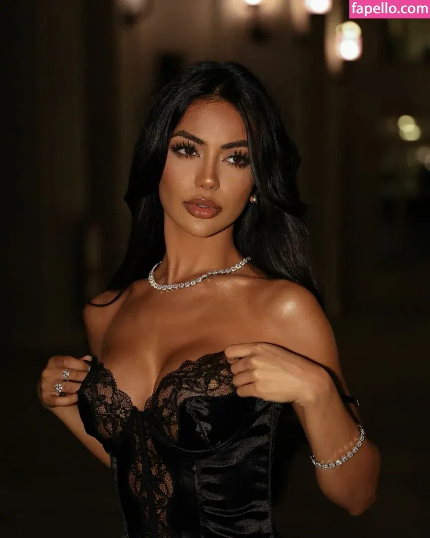 Aneeqa Farid Onlyfans Photo Gallery 