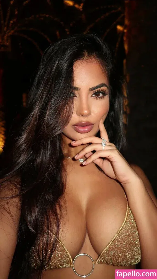 Aneeqa Farid Onlyfans Photo Gallery 