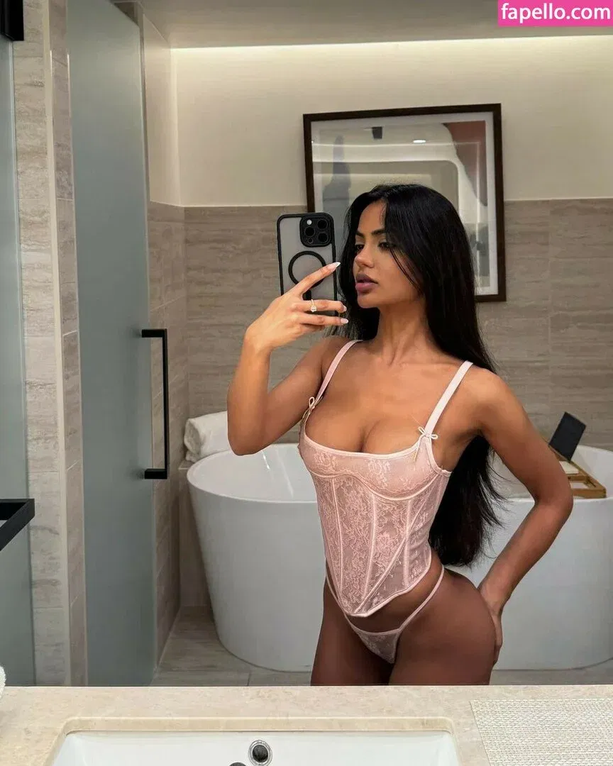Aneeqa Farid Onlyfans Photo Gallery 