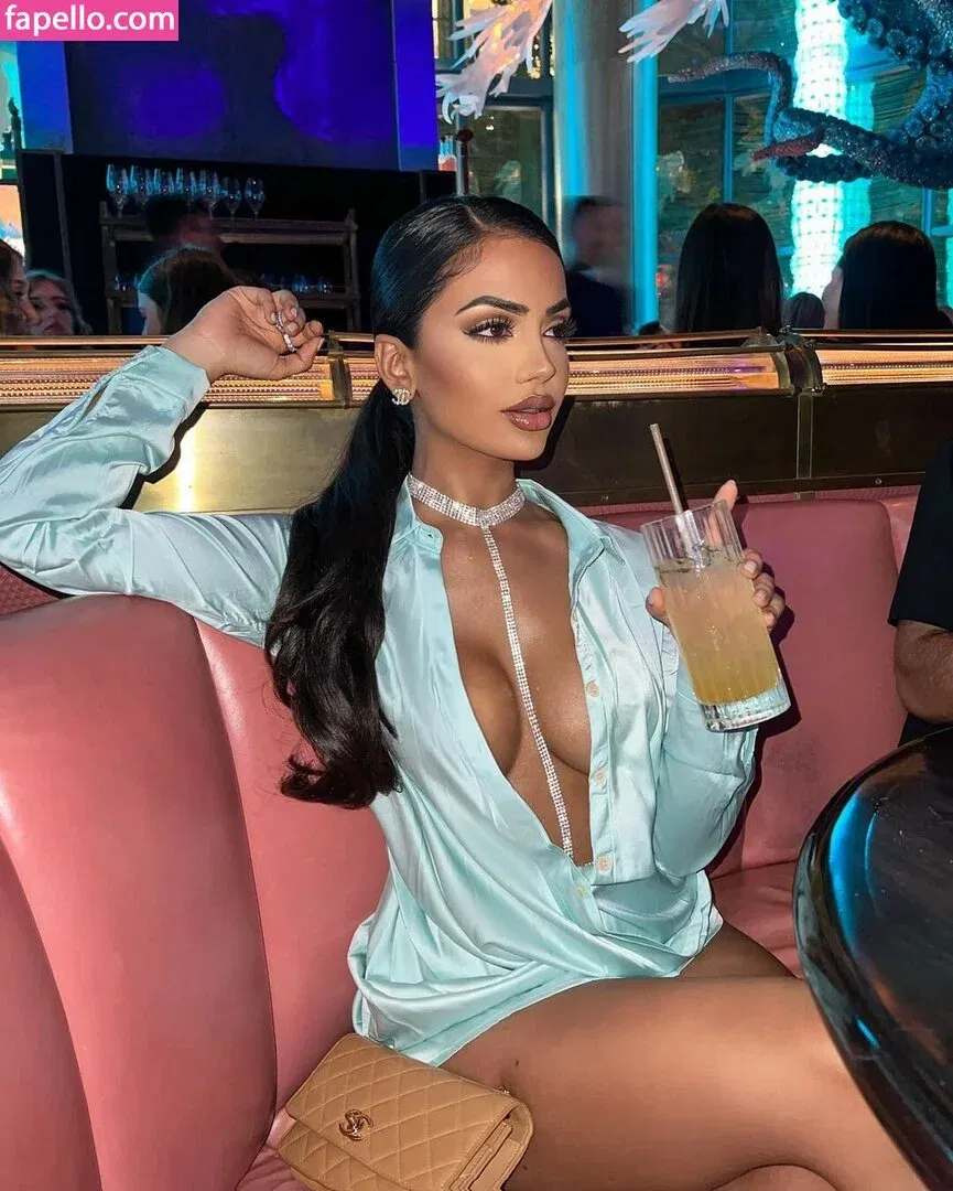 Aneeqa Farid Onlyfans Photo Gallery 