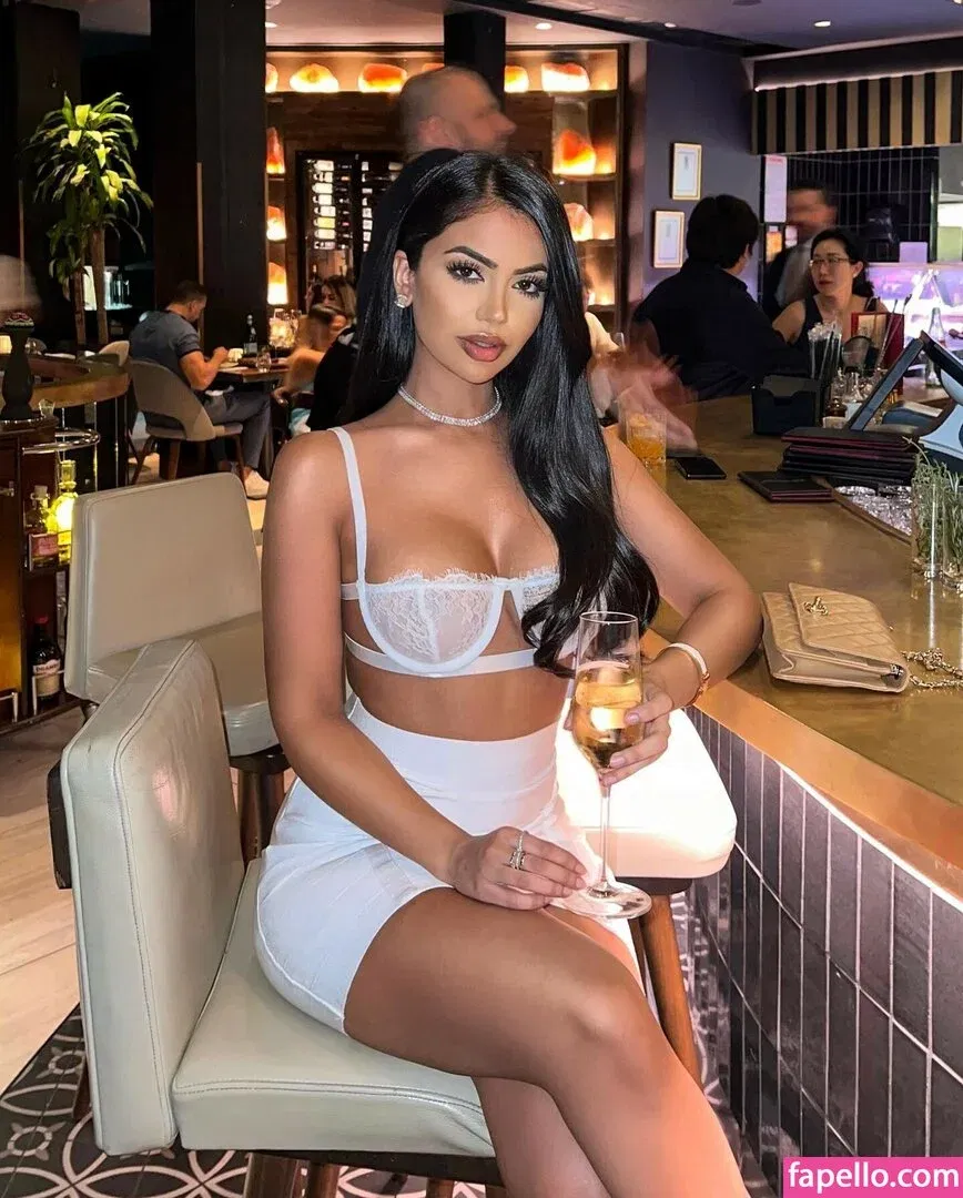 Aneeqa Farid Onlyfans Photo Gallery 