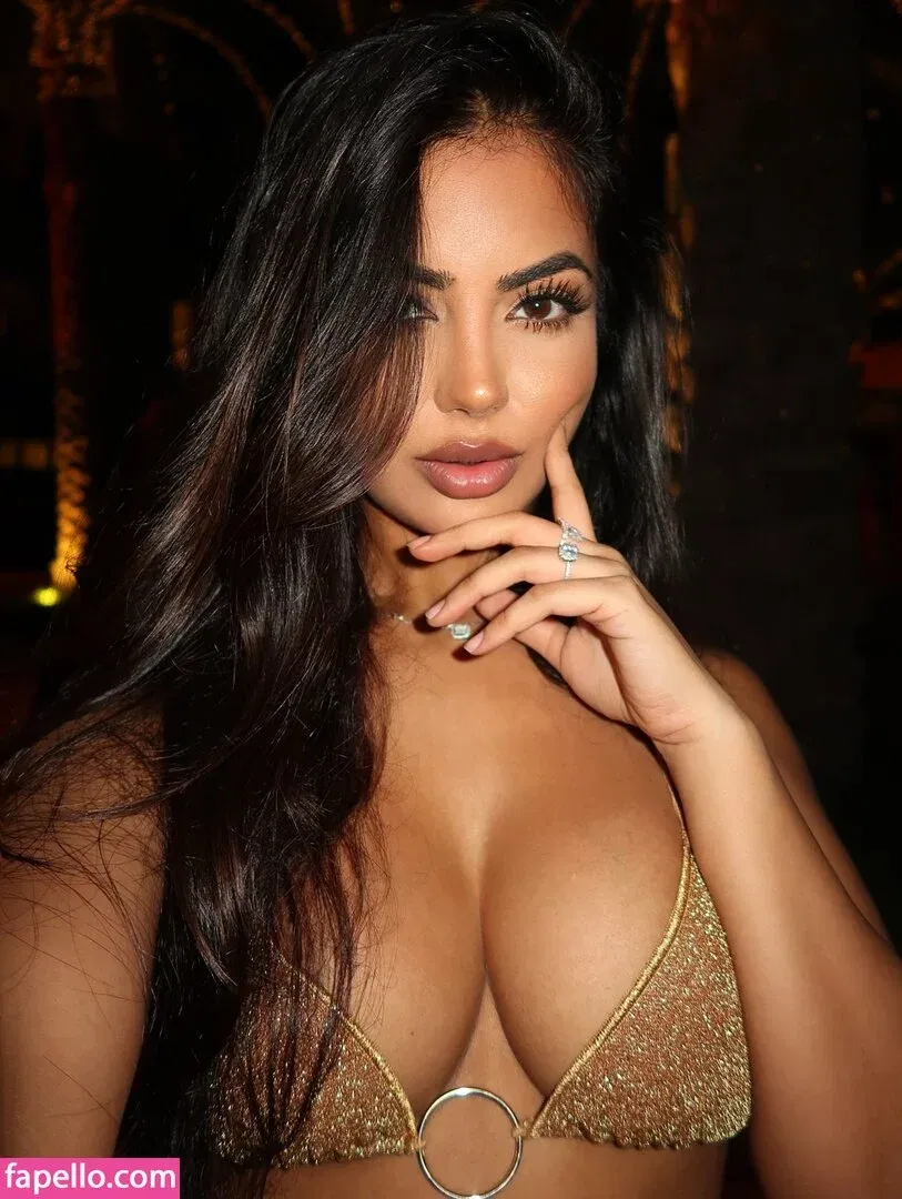 Aneeqa Farid Onlyfans Photo Gallery 