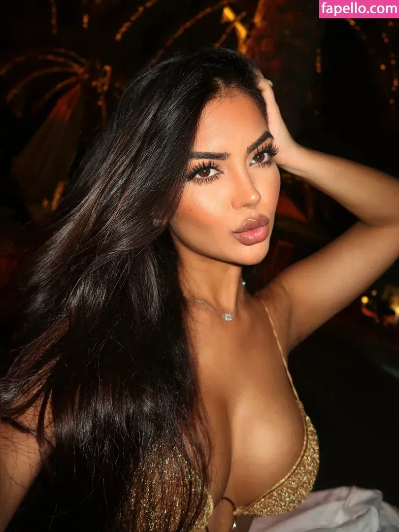 Aneeqa Farid Onlyfans Photo Gallery 