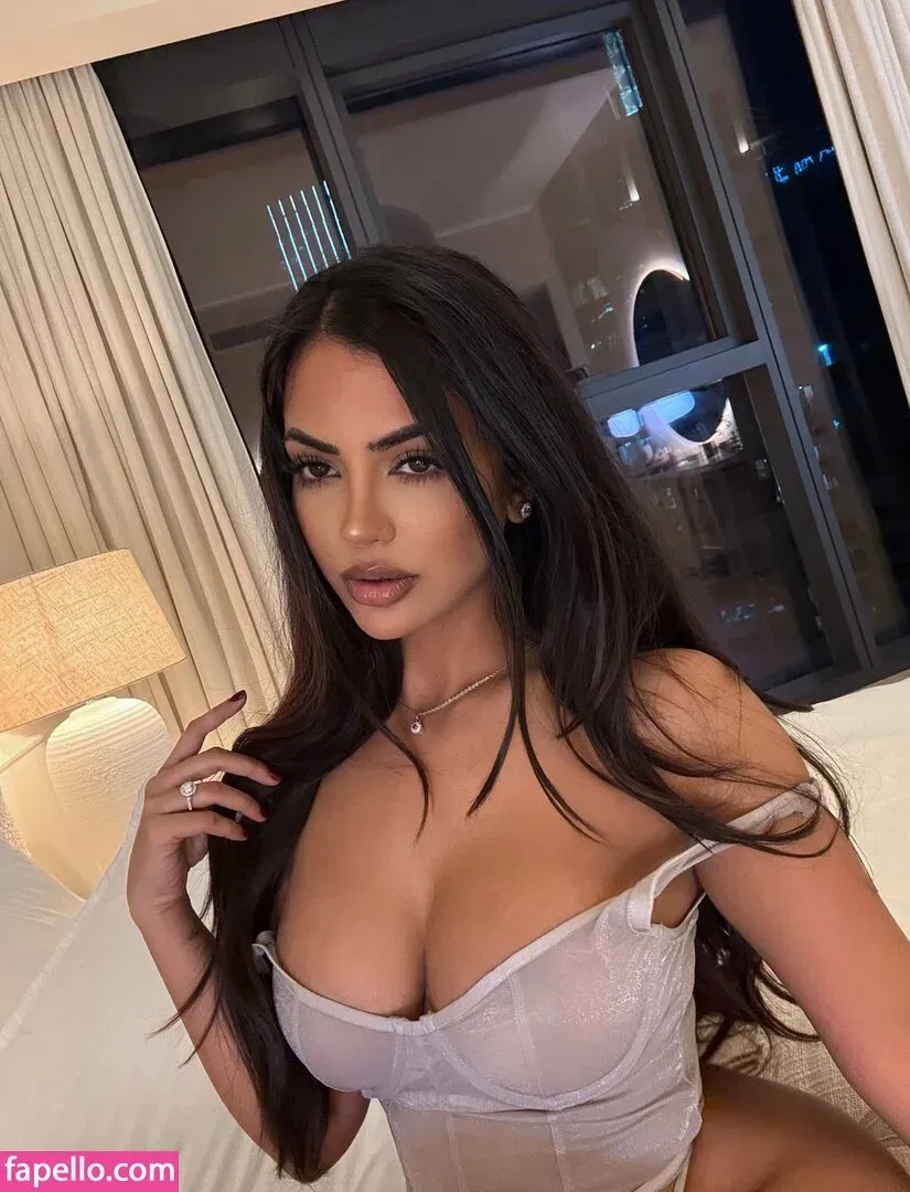 Aneeqa Farid Onlyfans Photo Gallery 