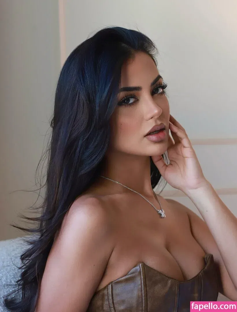 Aneeqa Farid Onlyfans Photo Gallery 