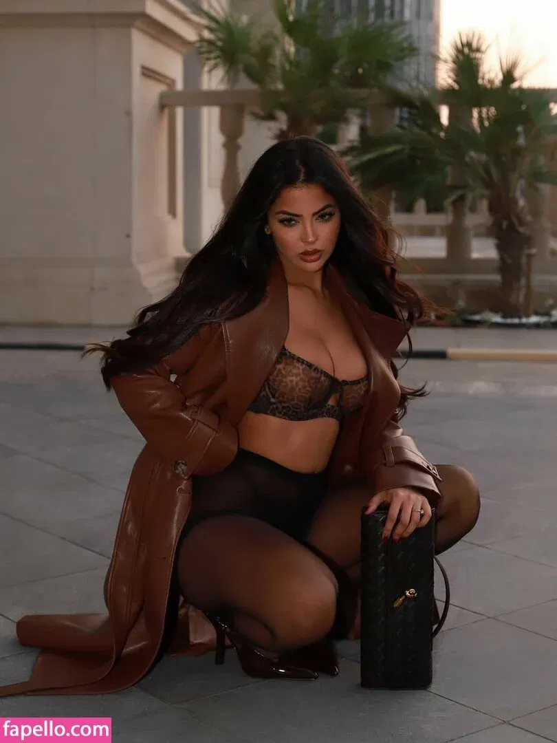 Aneeqa Farid Onlyfans Photo Gallery 