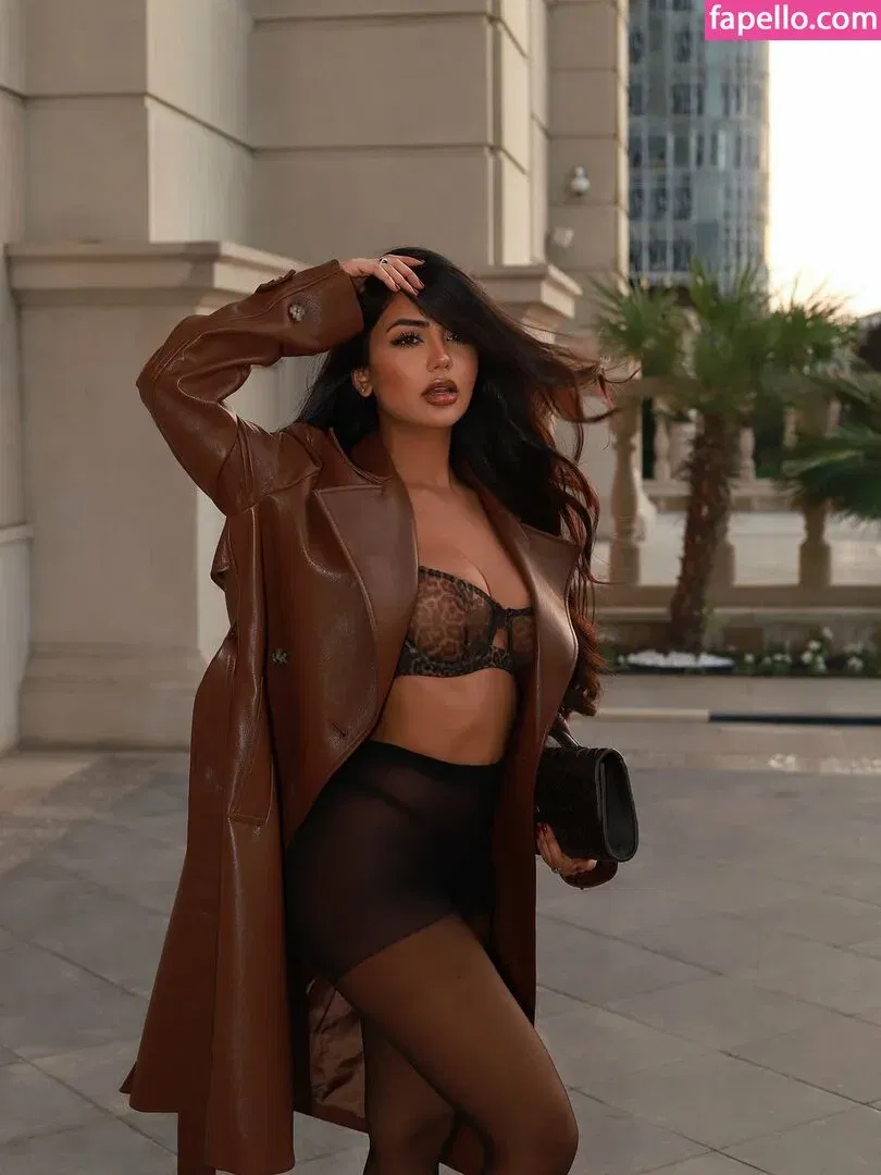 Aneeqa Farid Onlyfans Photo Gallery 