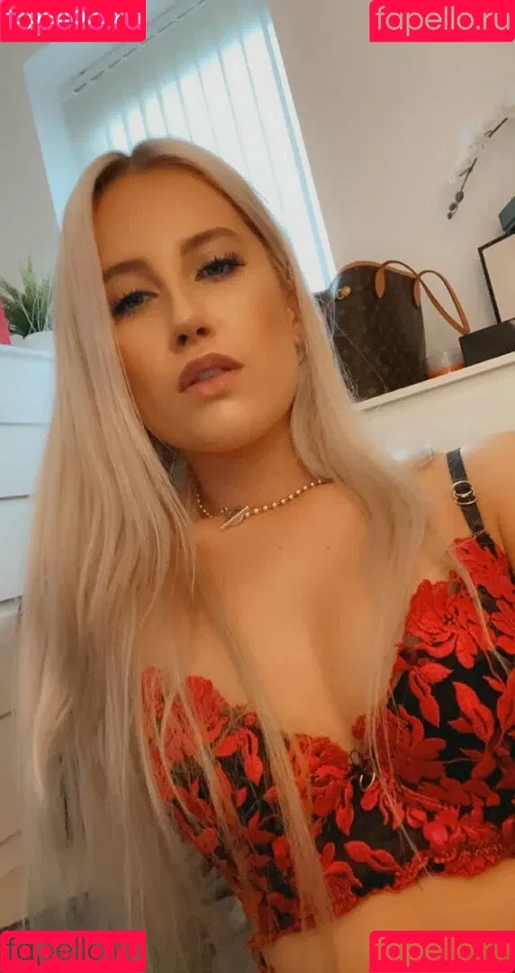 Pleasing.Poppy Onlyfans Photo Gallery 