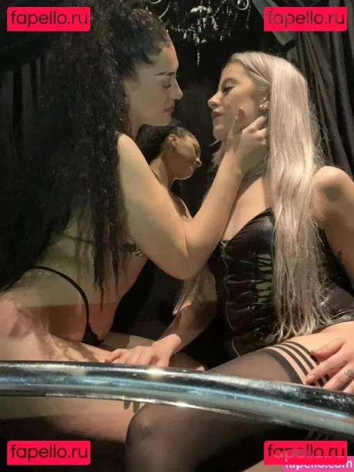 Pleasing.Poppy Onlyfans Photo Gallery 