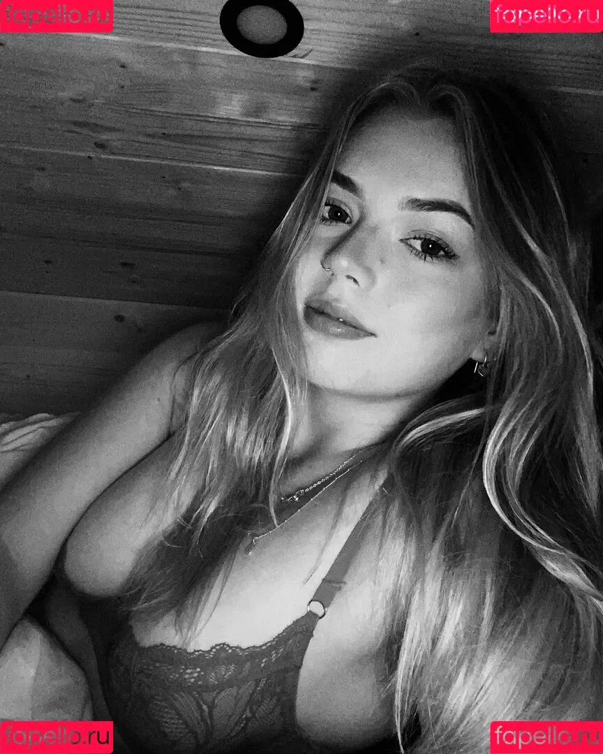 holliesworldd Onlyfans Photo Gallery 
