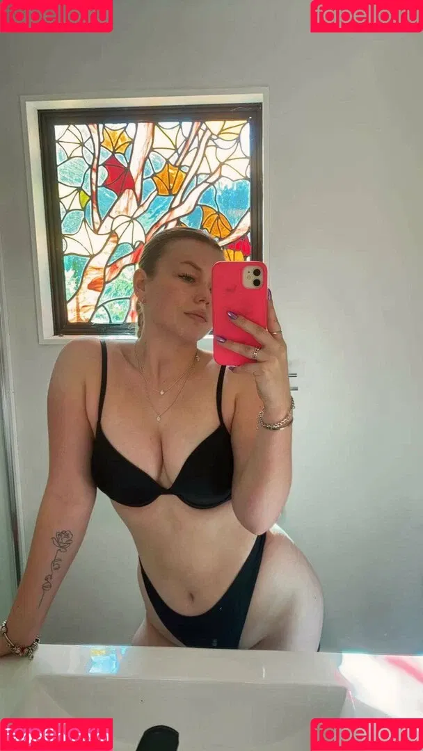 holliesworldd Onlyfans Photo Gallery 