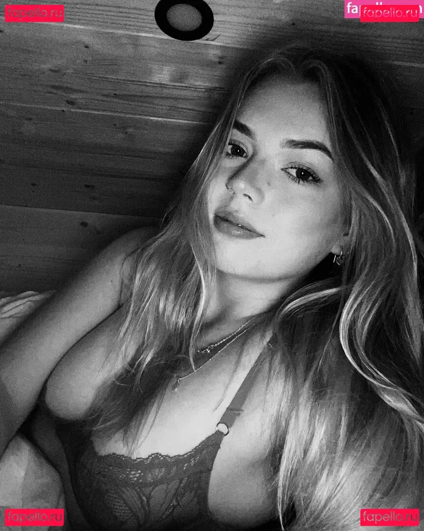 holliesworldd Onlyfans Photo Gallery 