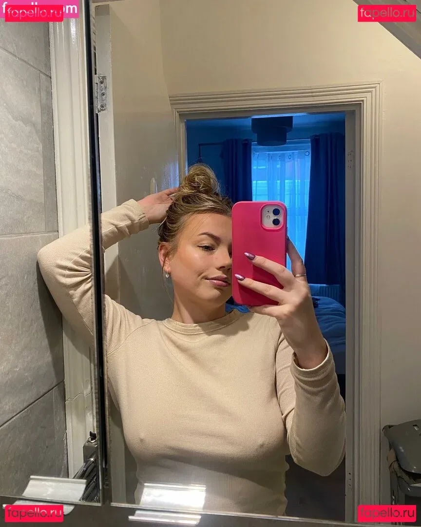 holliesworldd Onlyfans Photo Gallery 