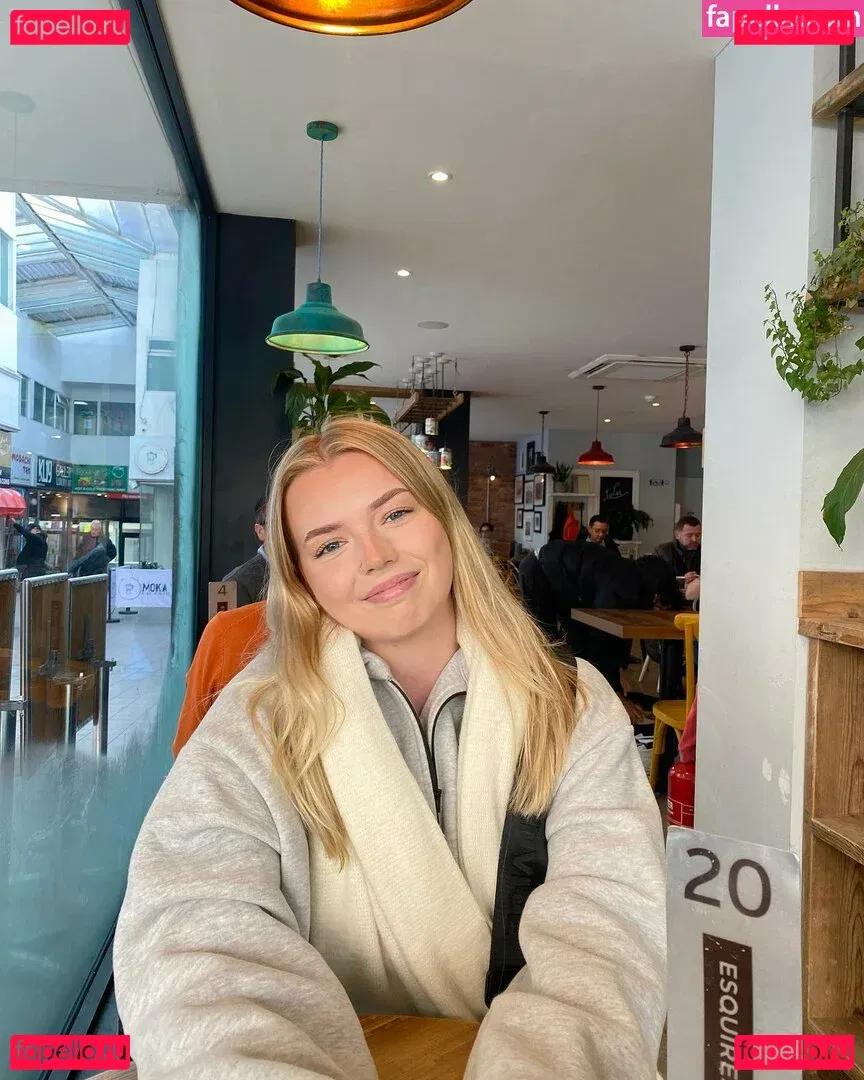 holliesworldd Onlyfans Photo Gallery 