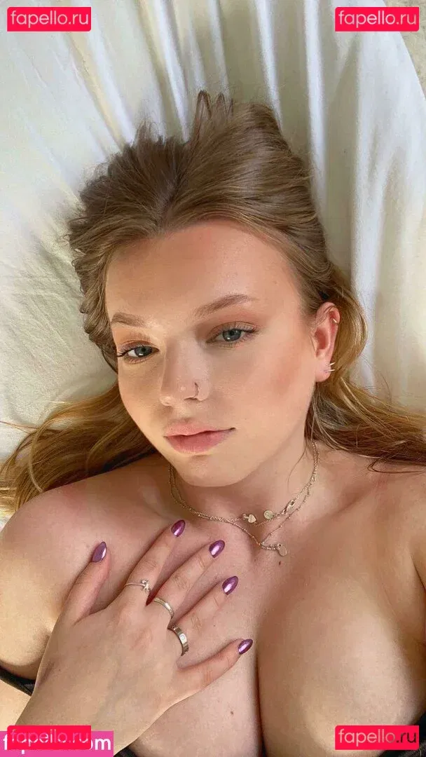 holliesworldd Onlyfans Photo Gallery 