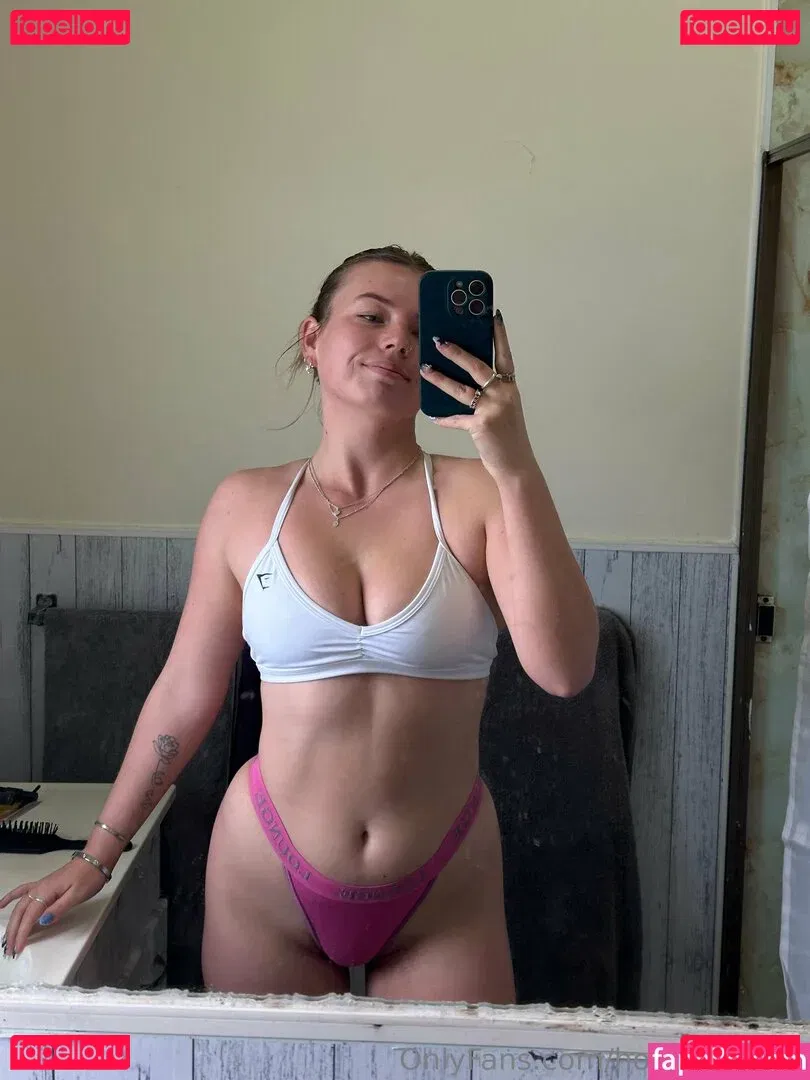 holliesworldd Onlyfans Photo Gallery 