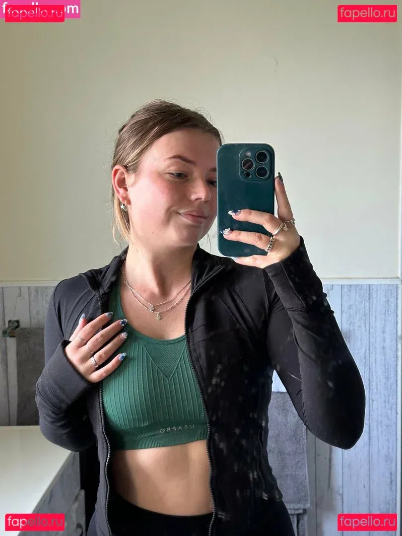 holliesworldd Onlyfans Photo Gallery 