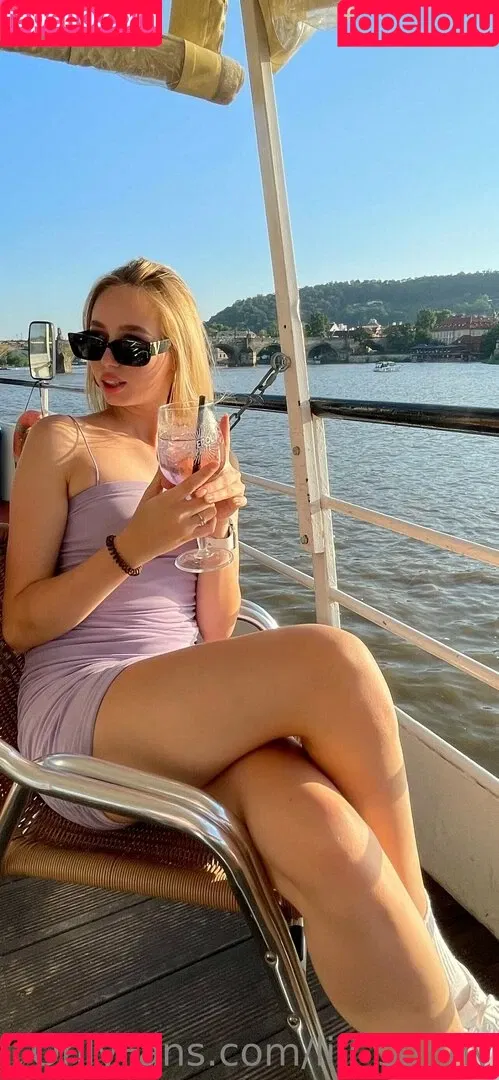 lilli.clark Onlyfans Photo Gallery 
