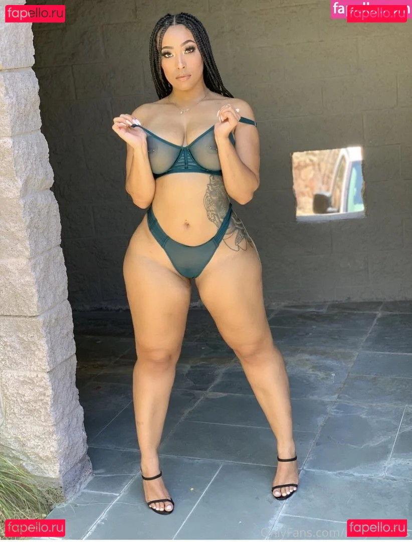 Robyn Banks Onlyfans Photo Gallery 