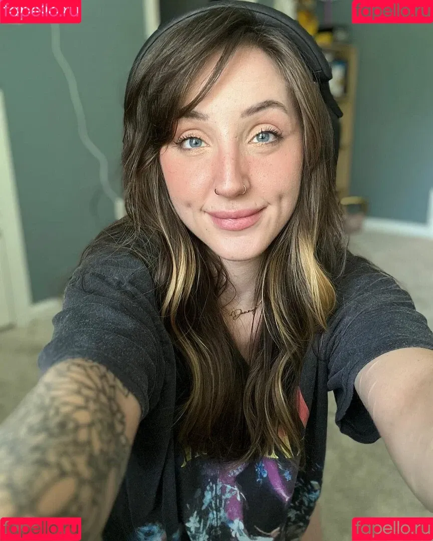 starisstarving Onlyfans Photo Gallery 