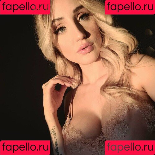 starisstarving Onlyfans Photo Gallery 