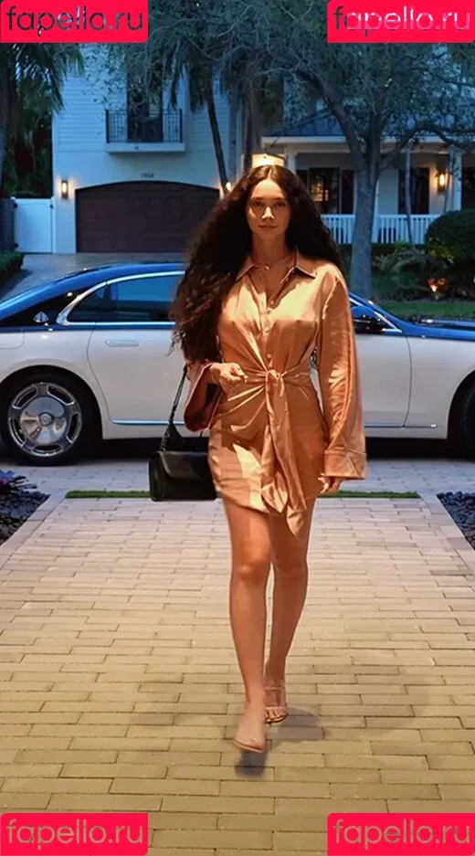 Kira Petilli Onlyfans Photo Gallery 