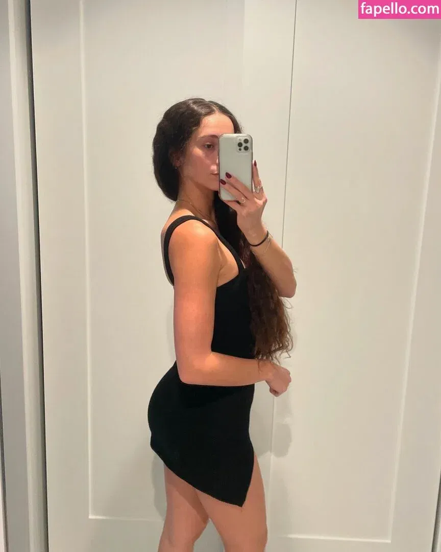 Kira Petilli Onlyfans Photo Gallery 