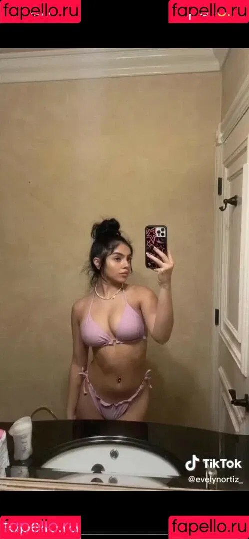 Evelyn Ortiz Onlyfans Photo Gallery 