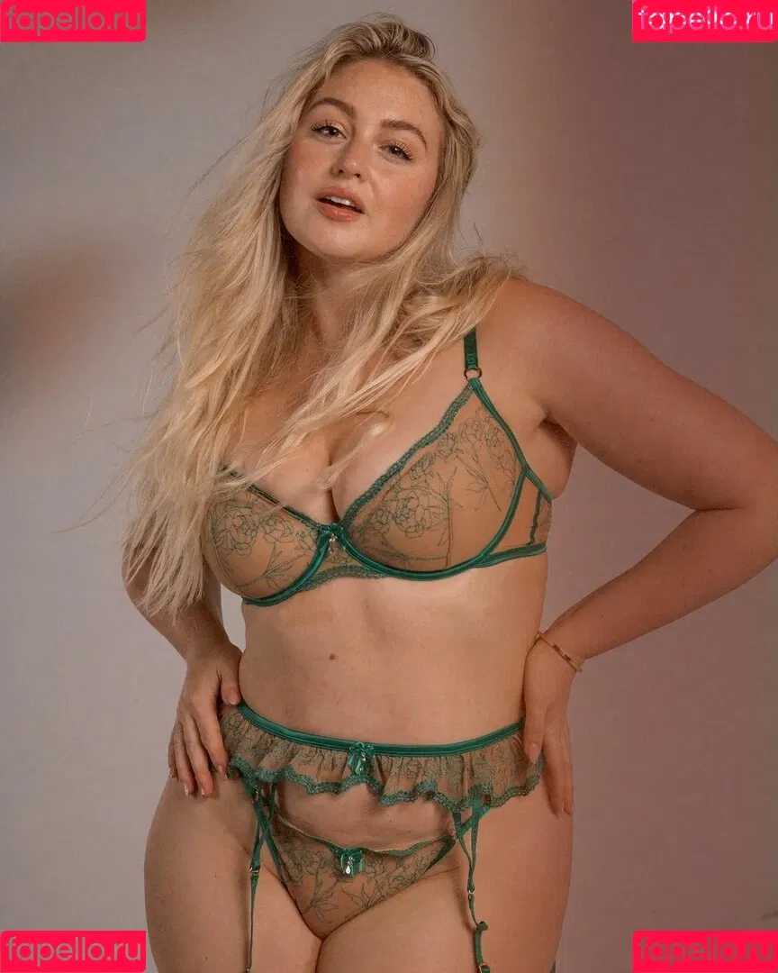 Iskra Lawrence Onlyfans Photo Gallery 