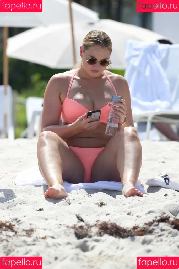 Iskra Lawrence Onlyfans Photo Gallery 