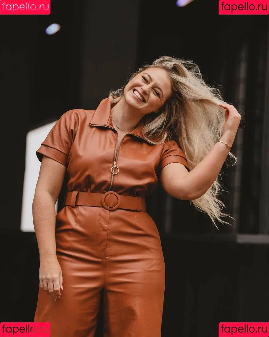 Iskra Lawrence Onlyfans Photo Gallery 