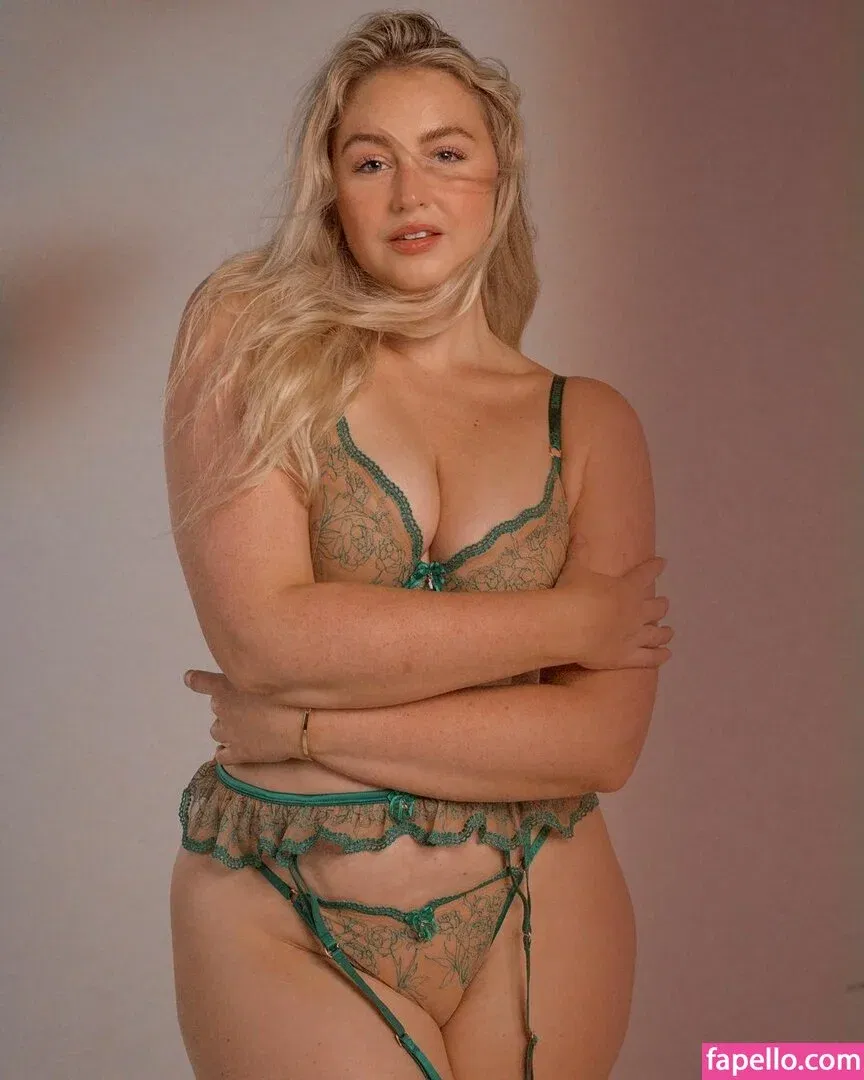Iskra Lawrence Onlyfans Photo Gallery 