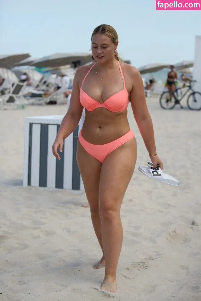 Iskra Lawrence Onlyfans Photo Gallery 